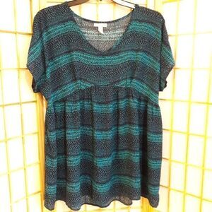 Liz Lange Maternity Geometric Stripe V-Neck Top